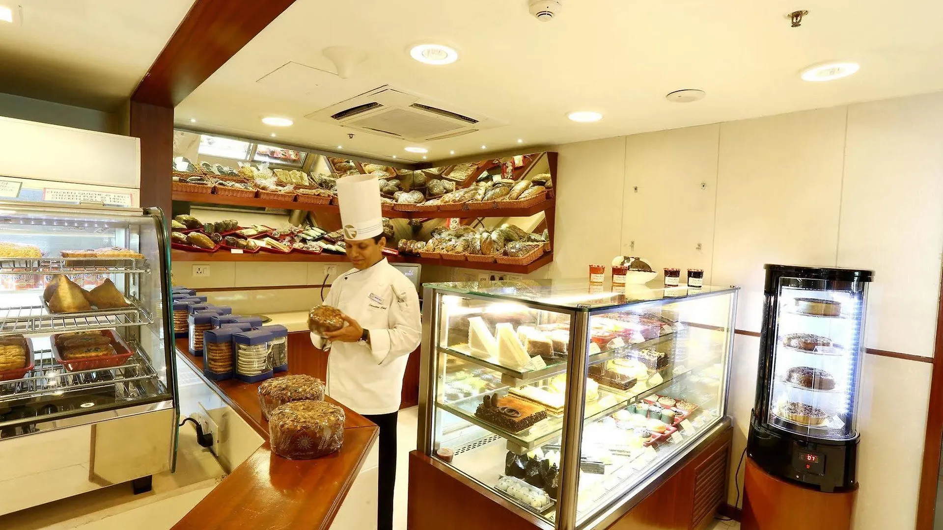 Radisson Gurugram Sohna Road City Center Gurgaon 5*,