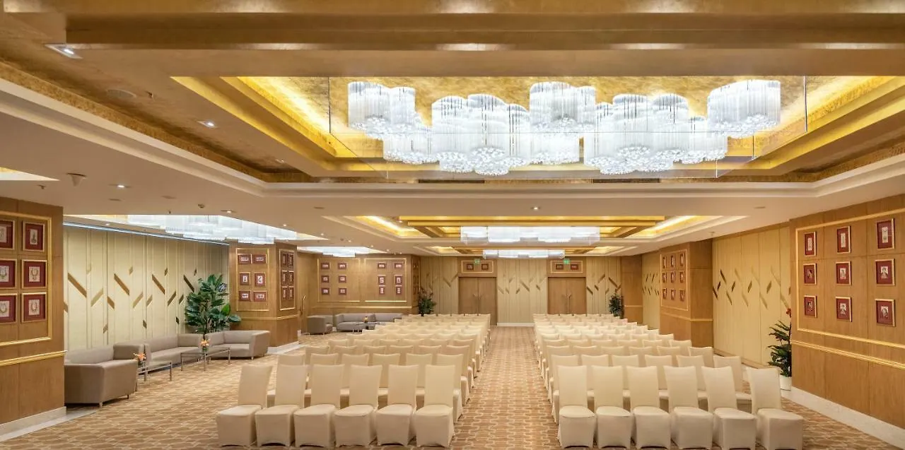 Radisson Gurugram Sohna Road City Center Gurgaon 5*,